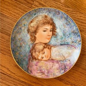 Vintage 1984 Knowles plate Edna Hibel